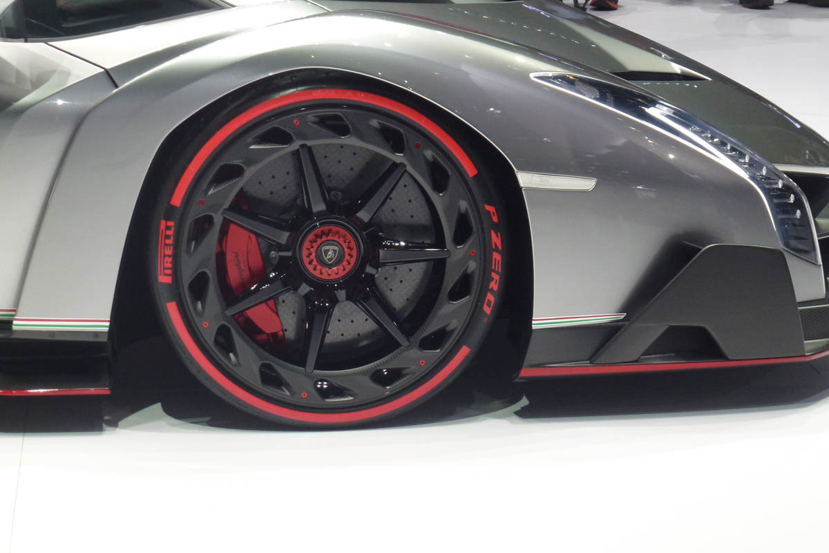 Lamborghini Veneno live at Geneva