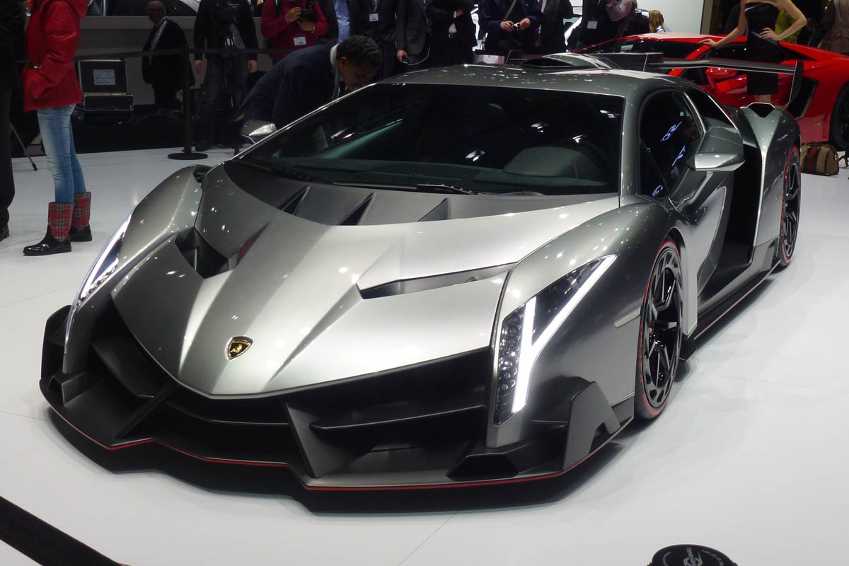 Lamborghini Veneno live at Geneva