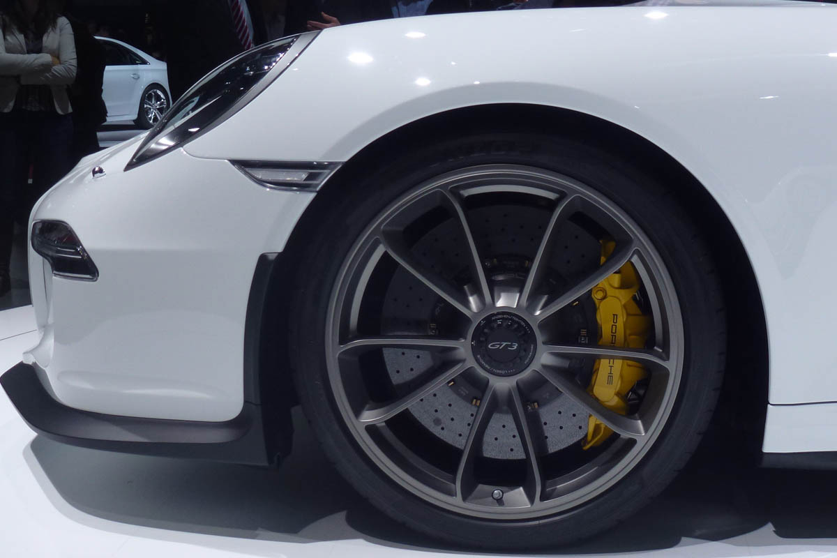 2013 Porsche 911 GT3 centre locking alloy wheel