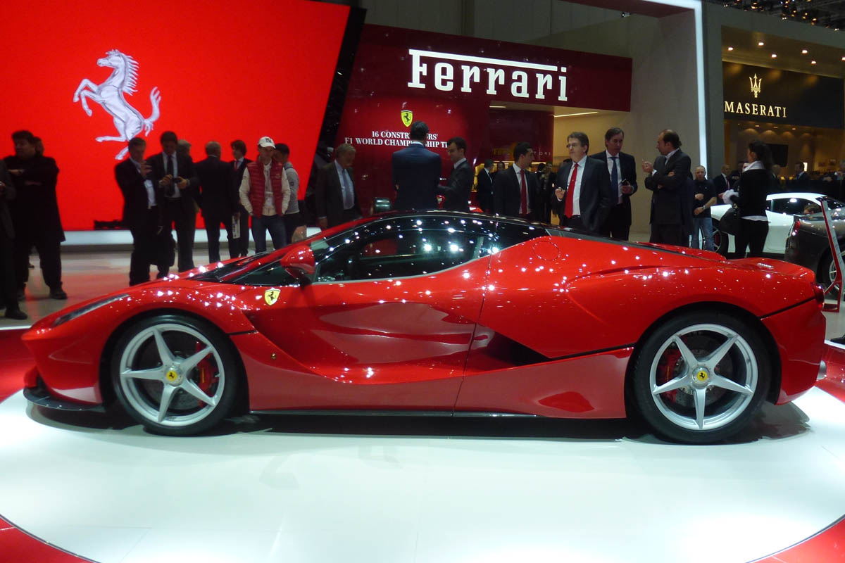 Ferrari LaFerrari side profile