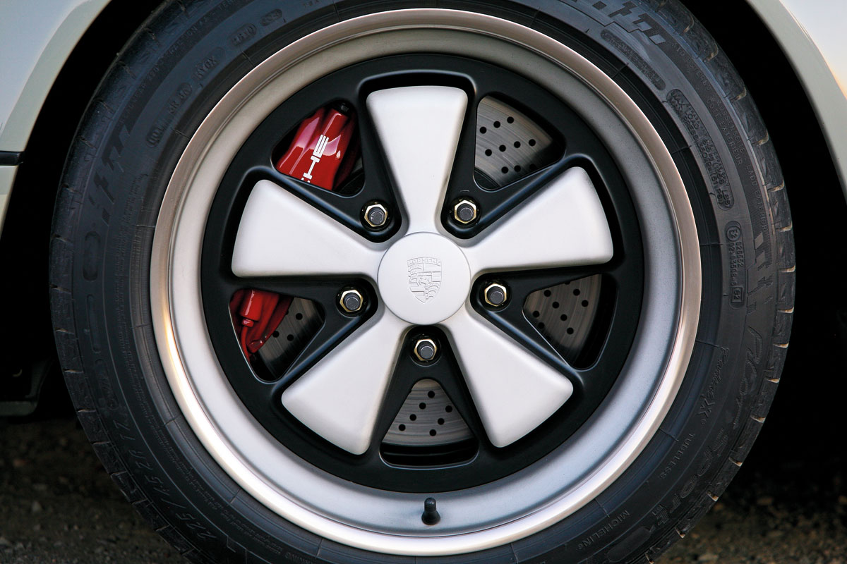 Porsche 911 by Singer