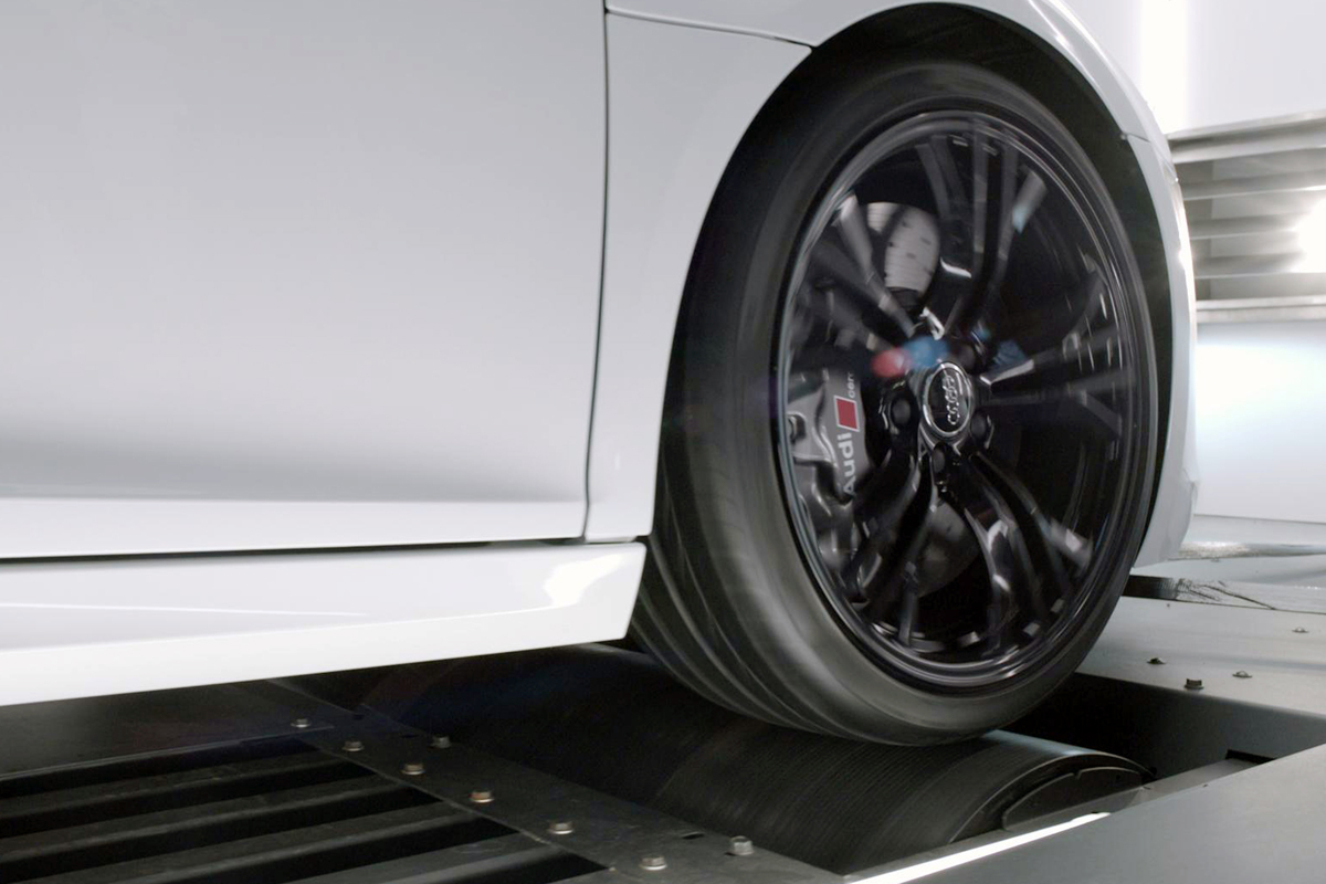 Audi R8 V10 Plus engine video