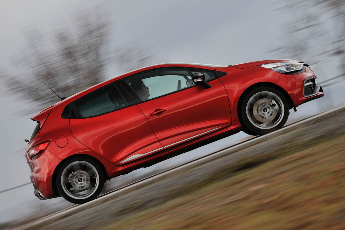 2013 Renaultsport Clio 200 Turbo flame red side profile