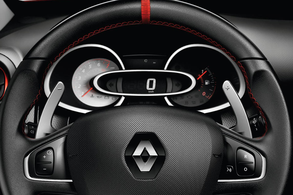 Renaultsport Clio 200 Turbo steering wheel paddles