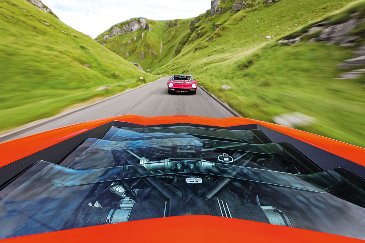 Lamborghini Aventador vs Miura SVJ