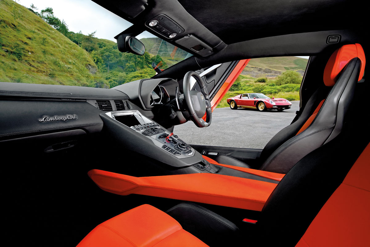 Lamborghini Aventador vs Miura SVJ