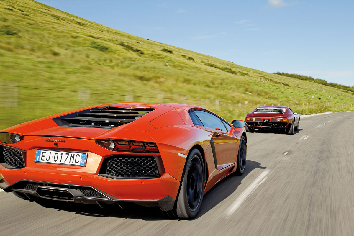 Lamborghini Aventador vs Miura SVJ