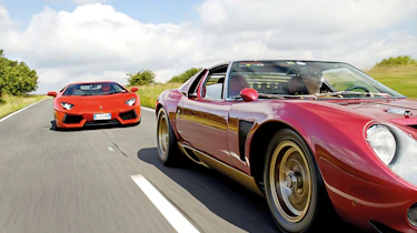 Lamborghini Aventador vs Miura SVJ