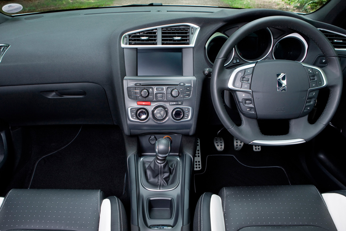 Citroen DS4 interior dashboard steering wheel