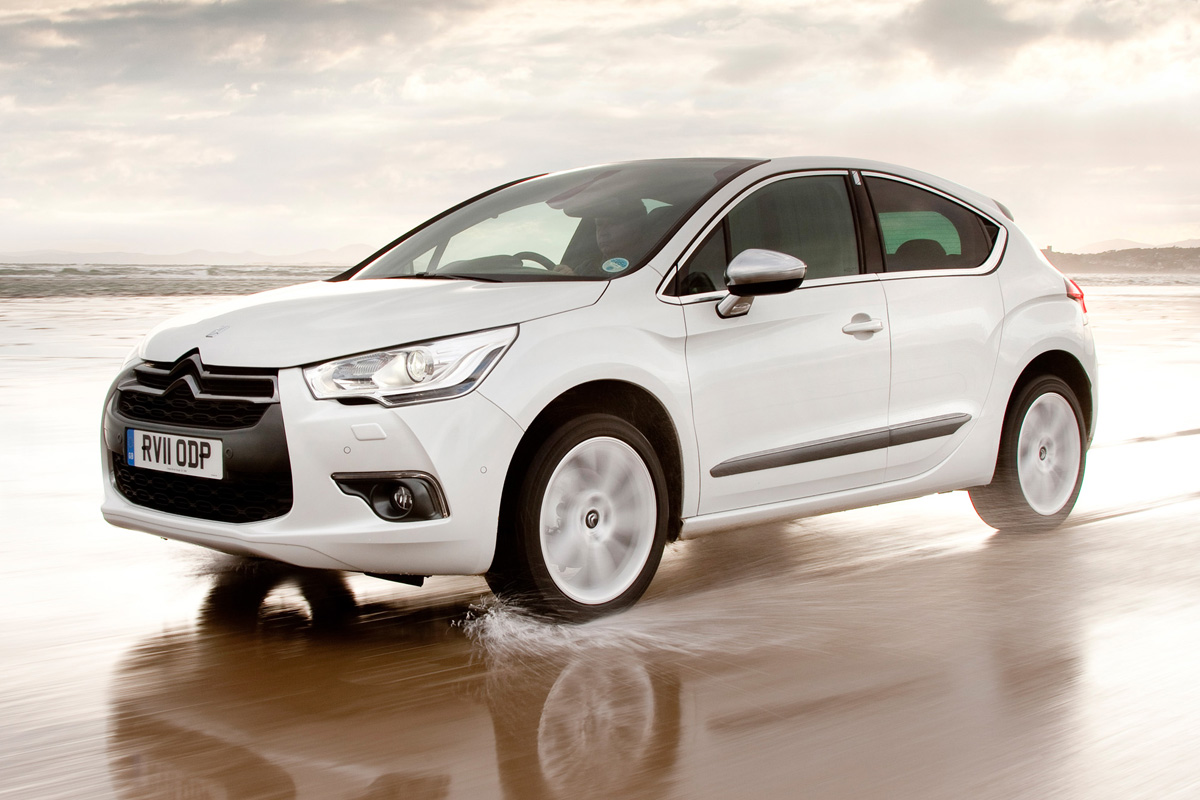 Citroen DS4 white front view