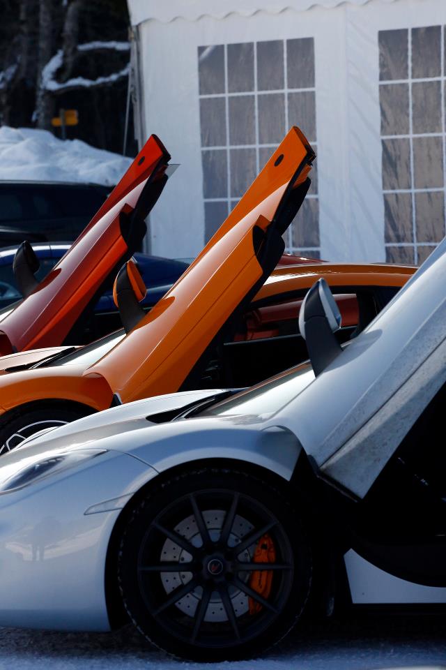 McLaren MP4-12C gullwing door up