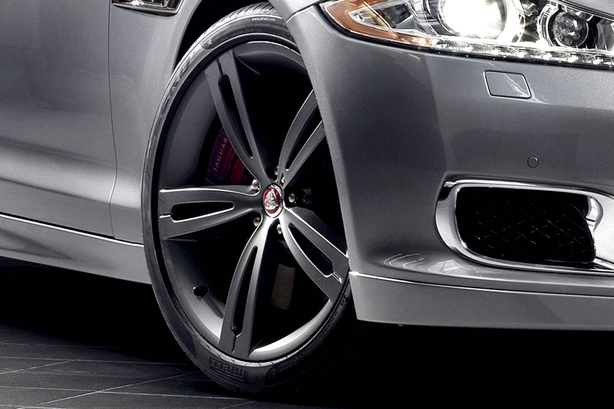 New Jaguar XJR alloy wheel