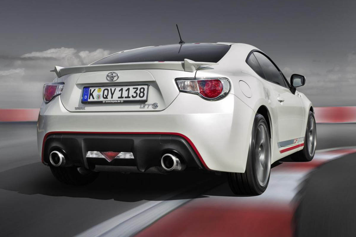 Toyota GT86 Cup Edition on track rear