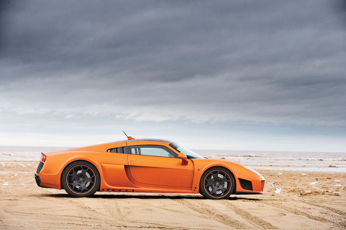 Noble M600 orange, side profile
