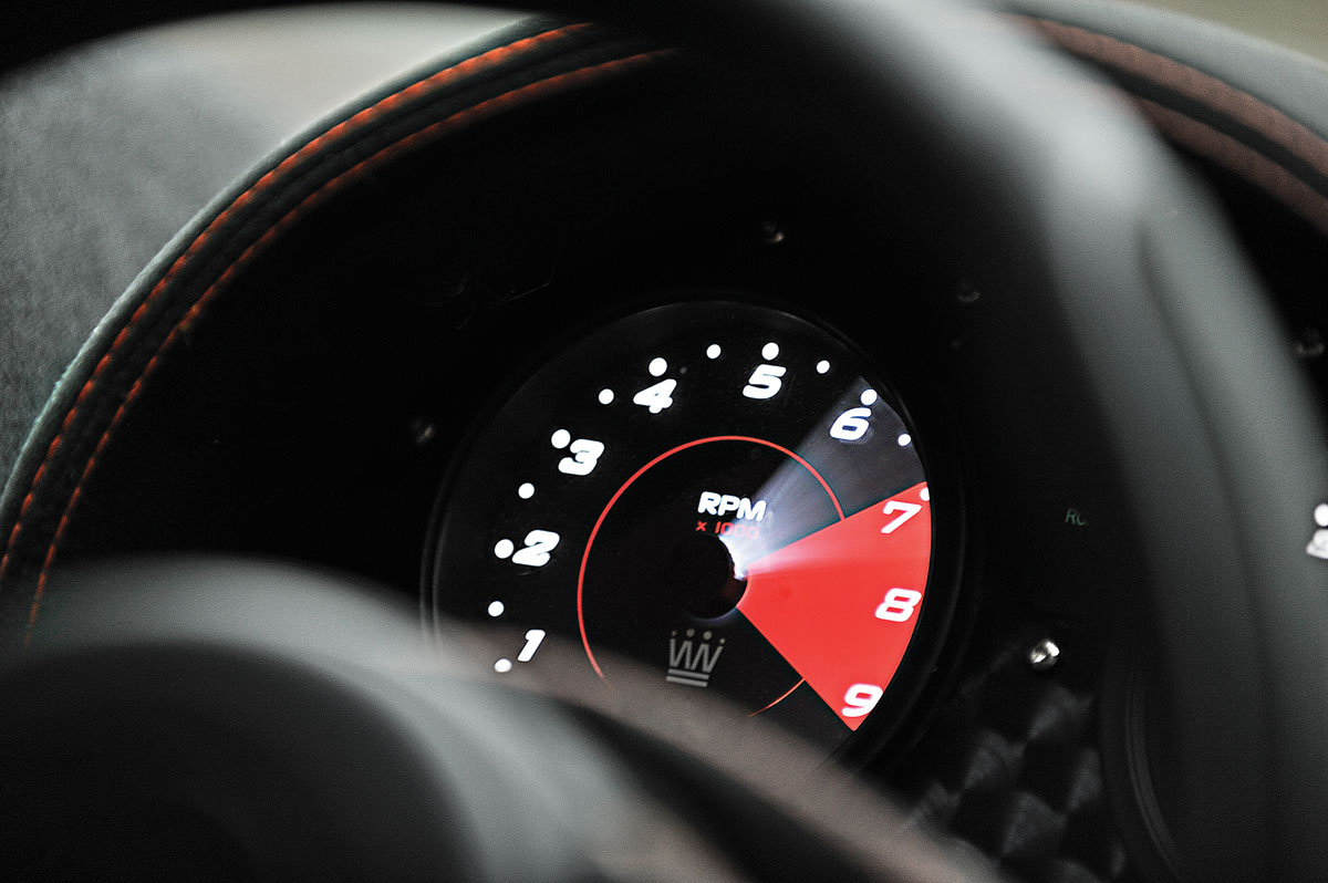 Noble M600 revcounter