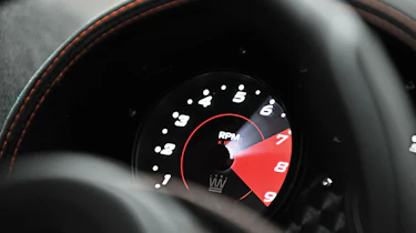 Noble M600 revcounter