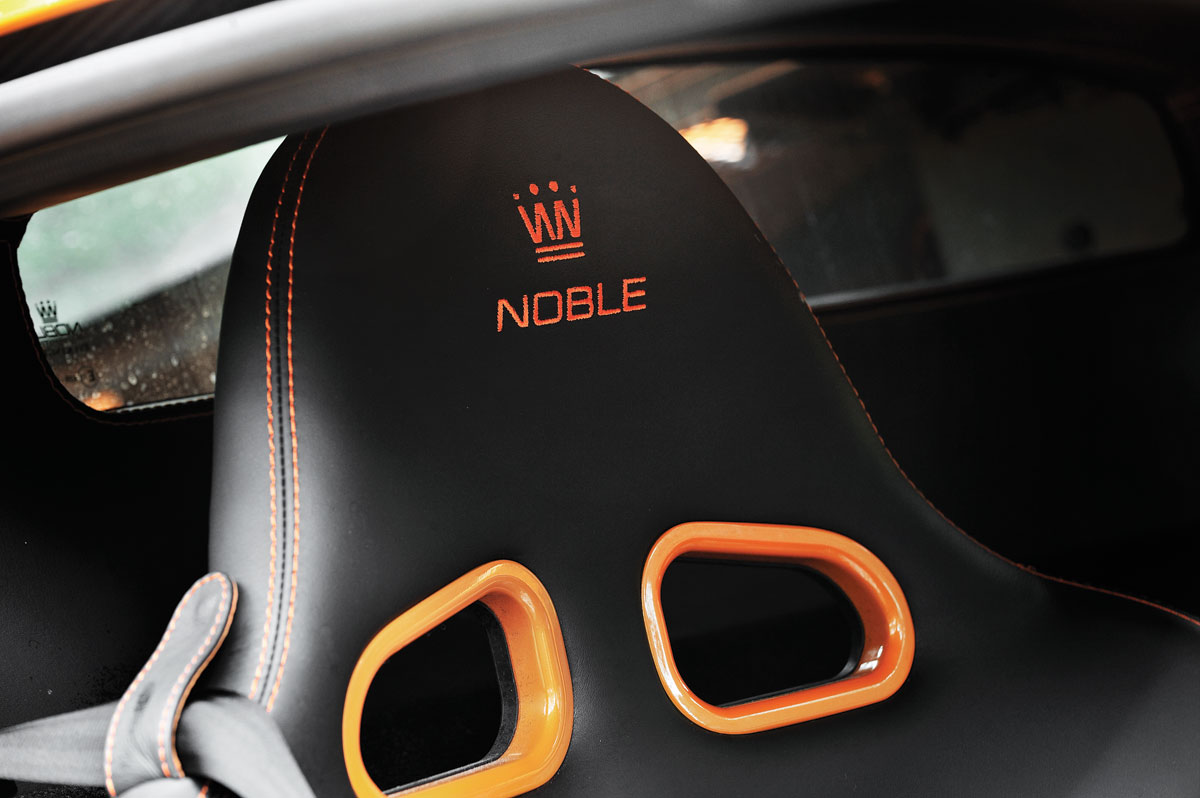 Noble M600 black leather seat
