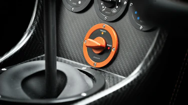 Noble M600 race mode switch