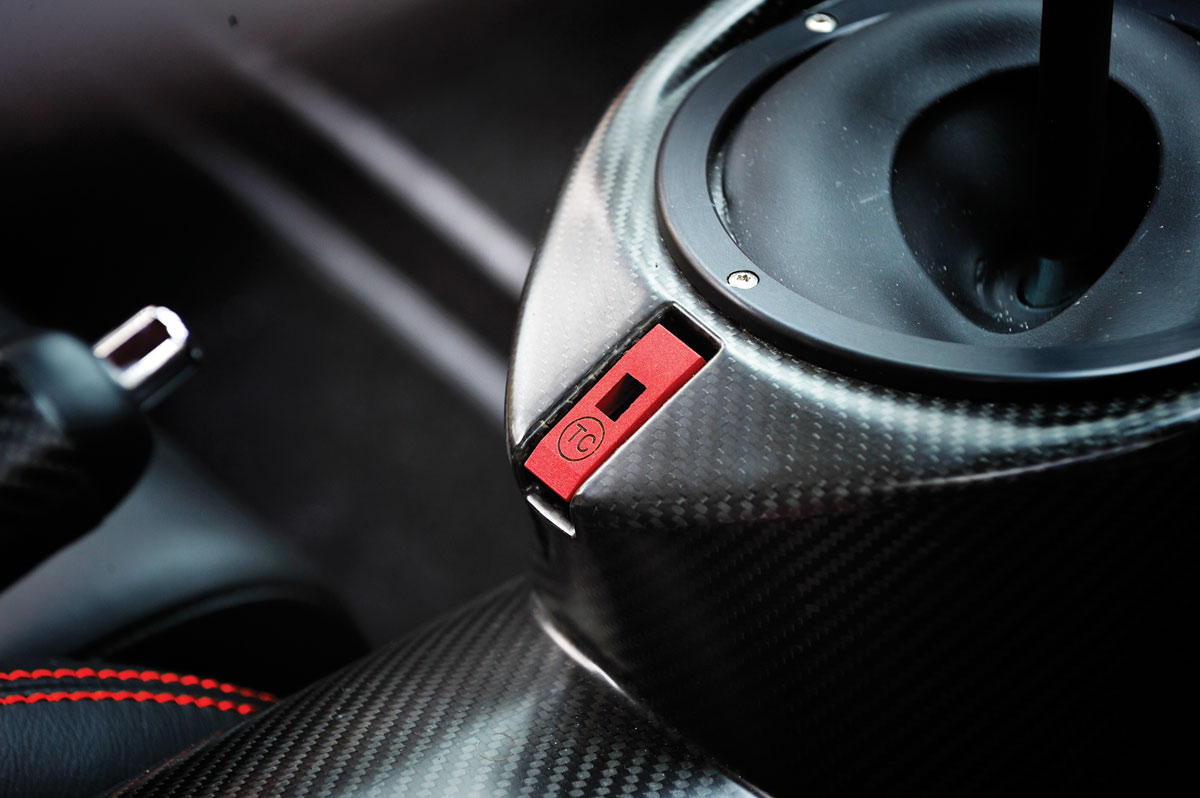 Noble M600 traction control