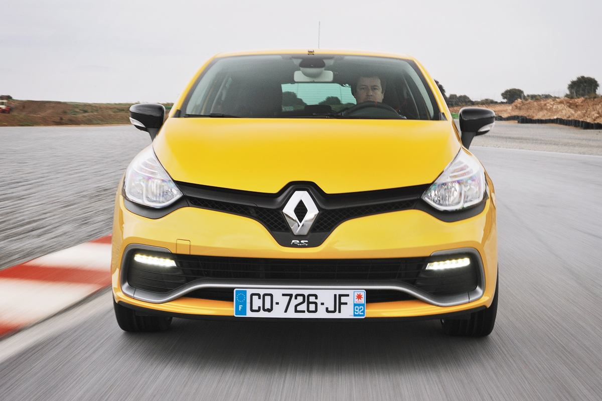 Renaultsport Clio 200 Turbo Liquid Yellow on track