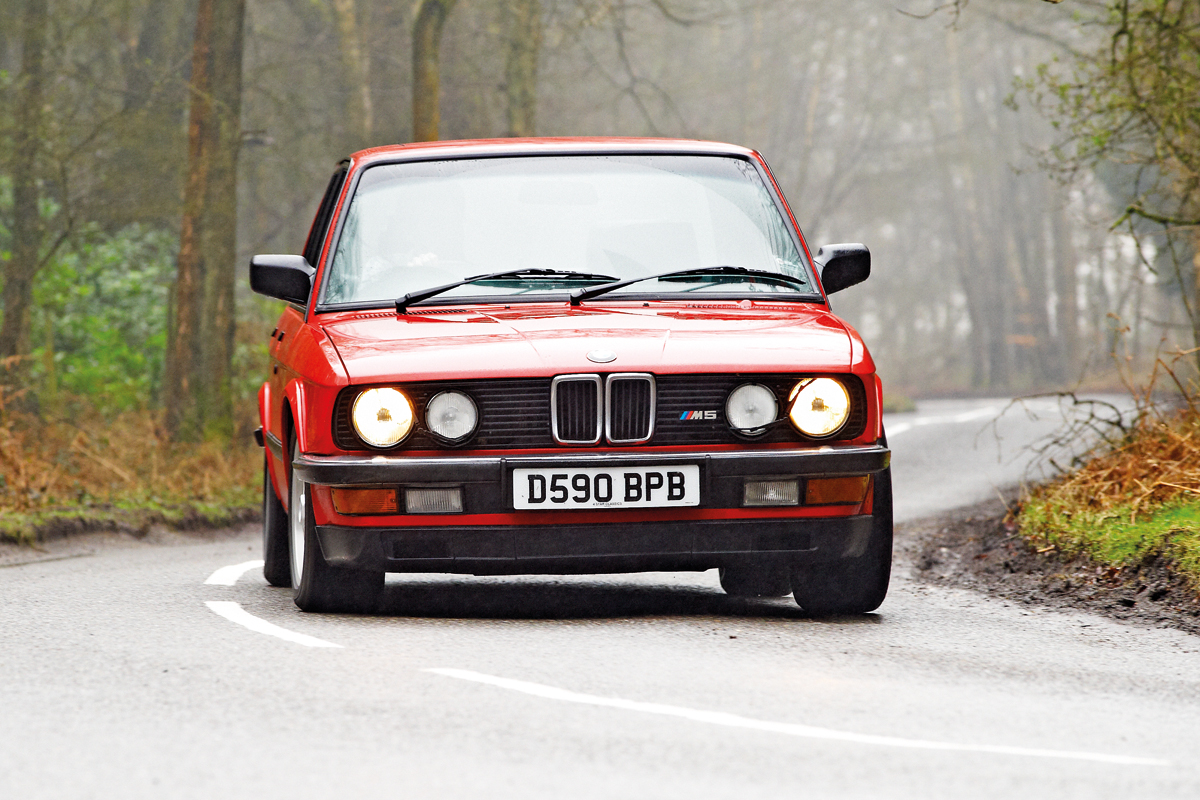 BMW M5 E28 red