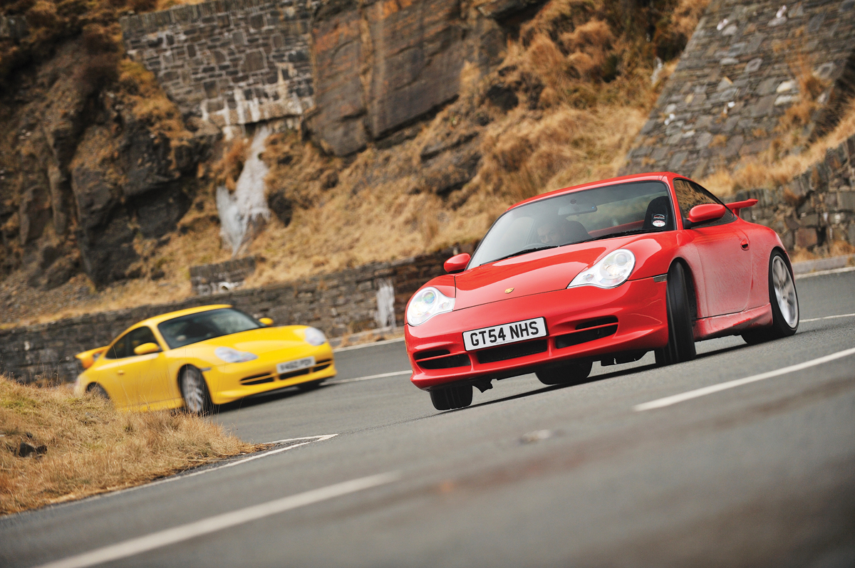 Porsche 911 GT3 996 red and yellow sliding