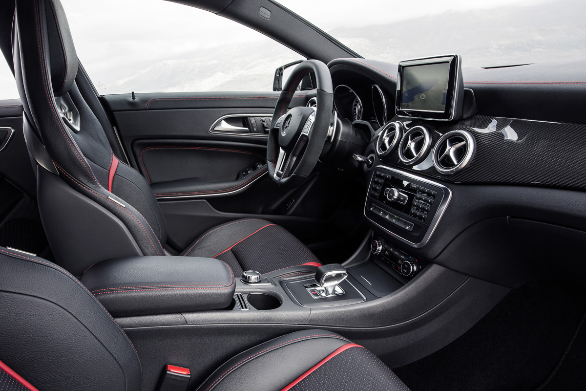 Mercedes-Benz CLA45 AMG front leather seats