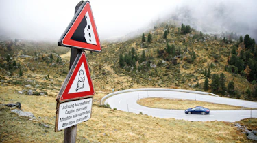 Porsche 911 Carrera 4S approaching a hairpin