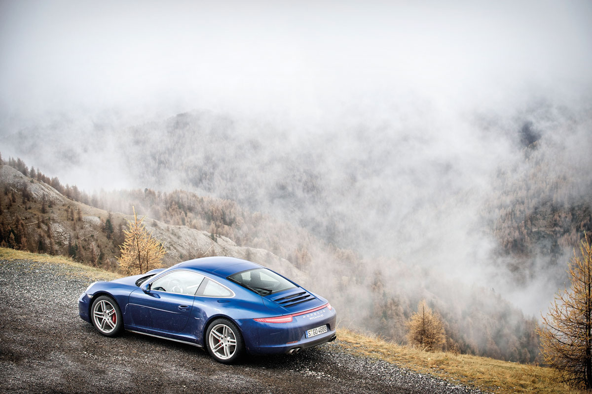 Porsche 911 Carrera 4S blue, rear static photo