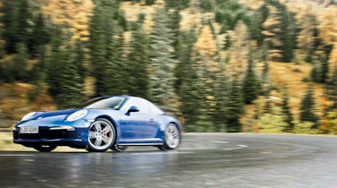 Porsche 911 Carrera 4S front action