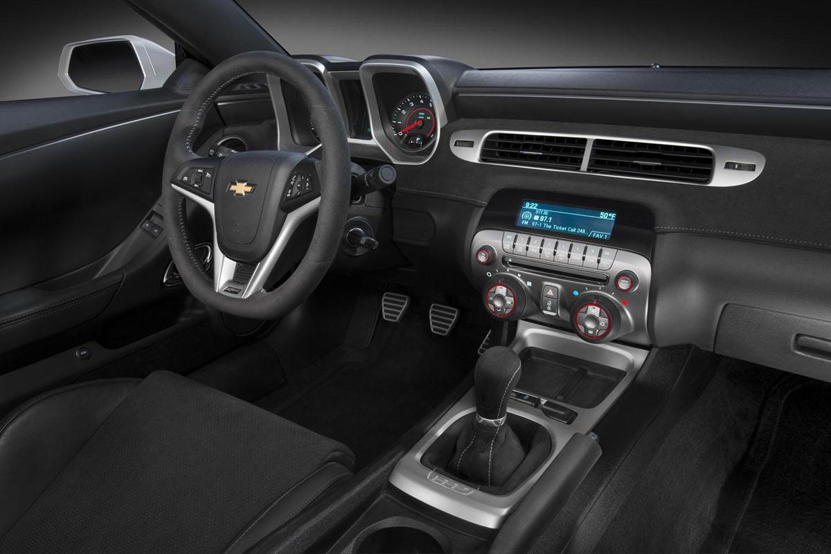 2014 Chevrolet Camaro Z28 dashboard interior