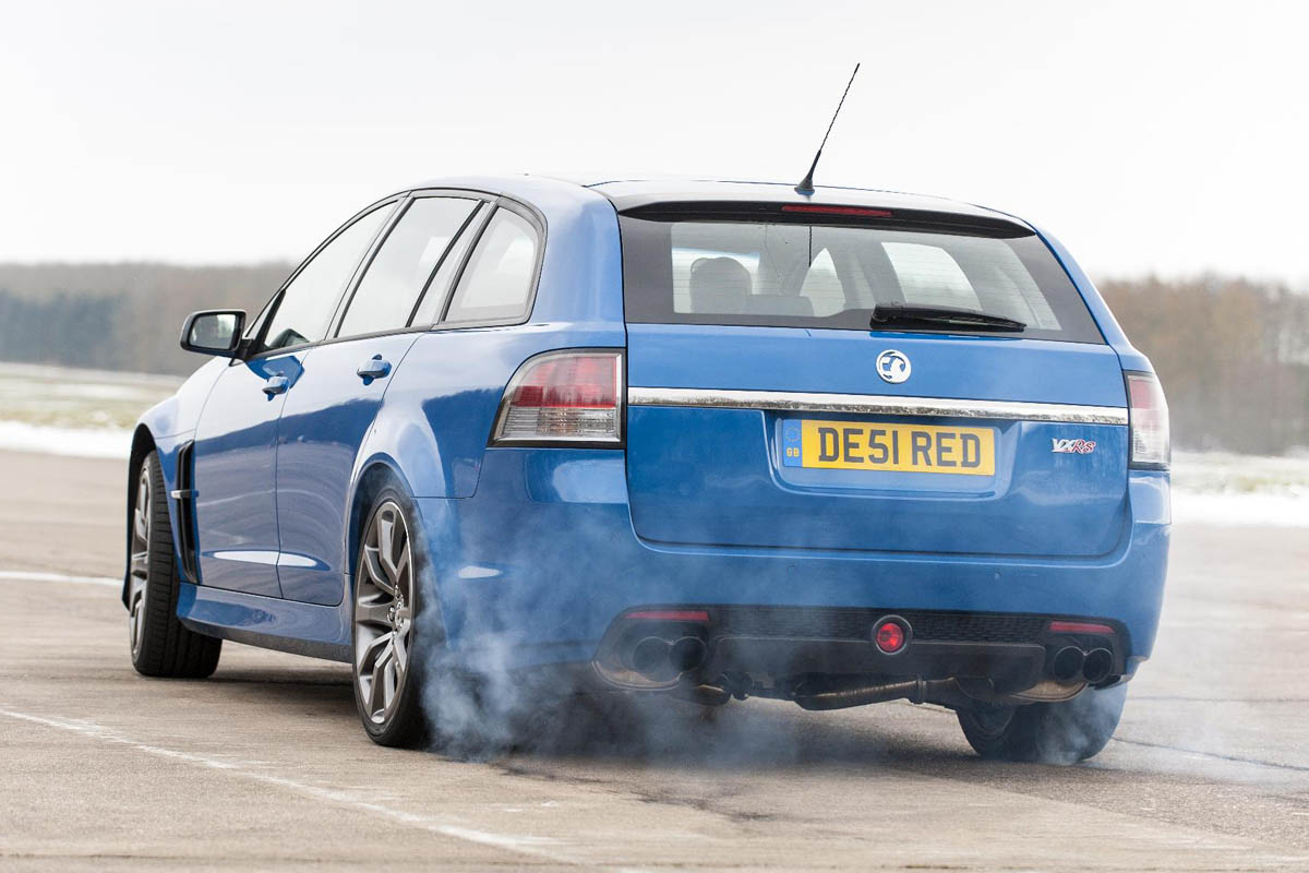 Vauxhall VXR8 Tourer burnout smoking tyres