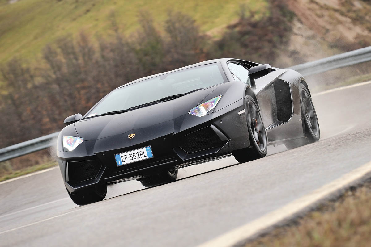Lamborghini Aventador LP700-4 matt black