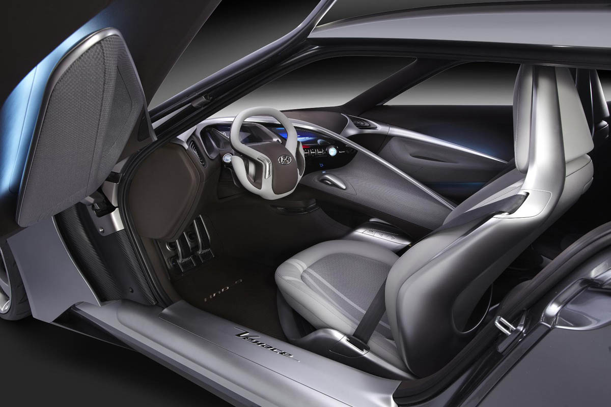Hyundai HND-9 coupe interior steering wheel