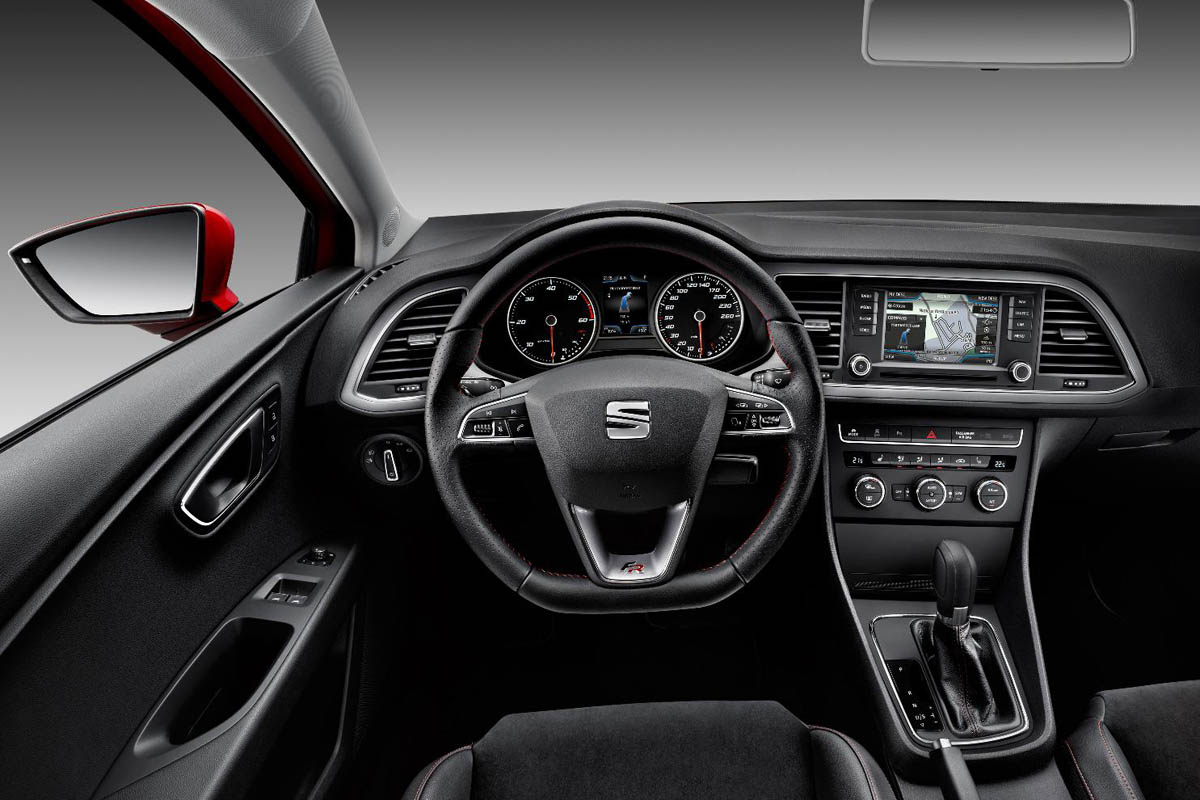 SEAT Leon SC interior dashboard DSG