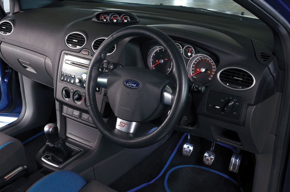 Ford Focus ST interior and steering wheel