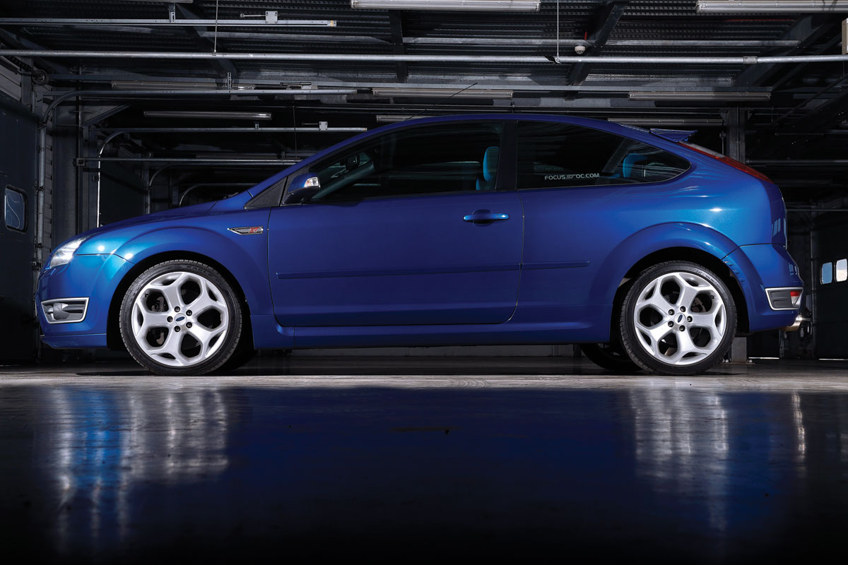 Ford Focus ST blue, side profile