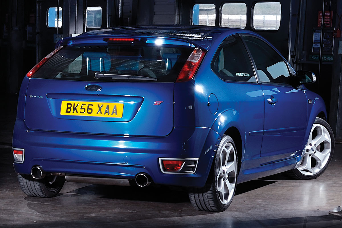 Ford Focus ST blue, rear