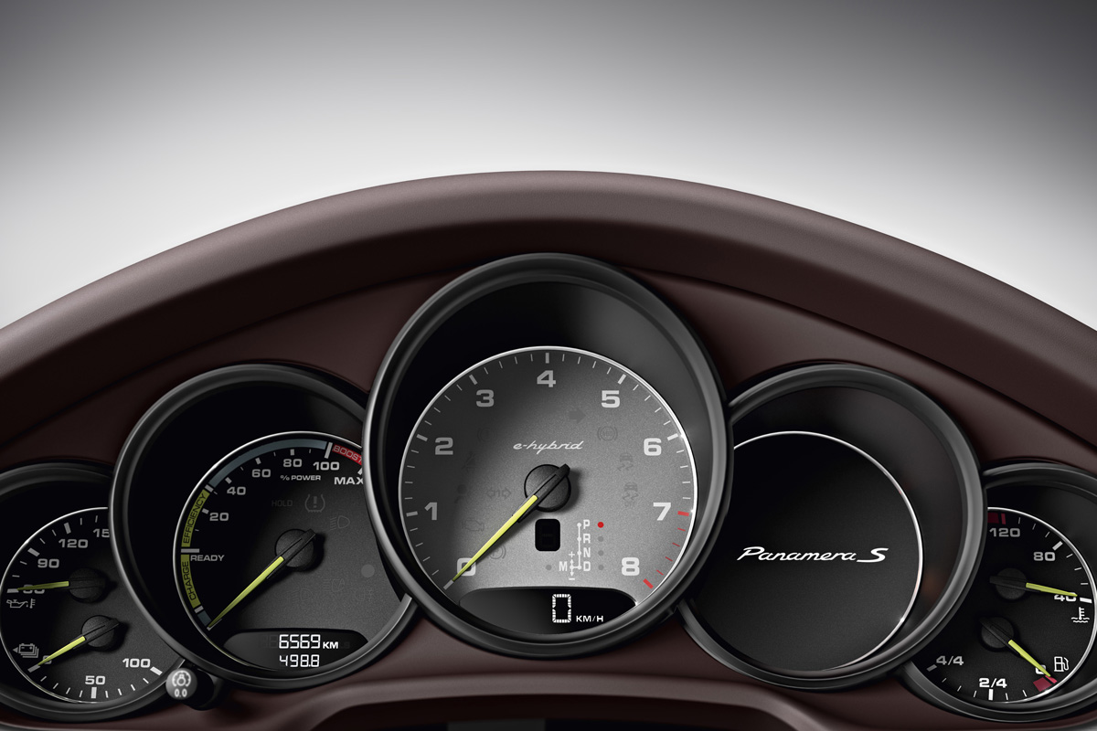 New Porsche Panamera S E-Hybrid dials displays