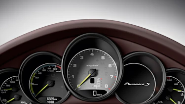New Porsche Panamera S E-Hybrid dials displays