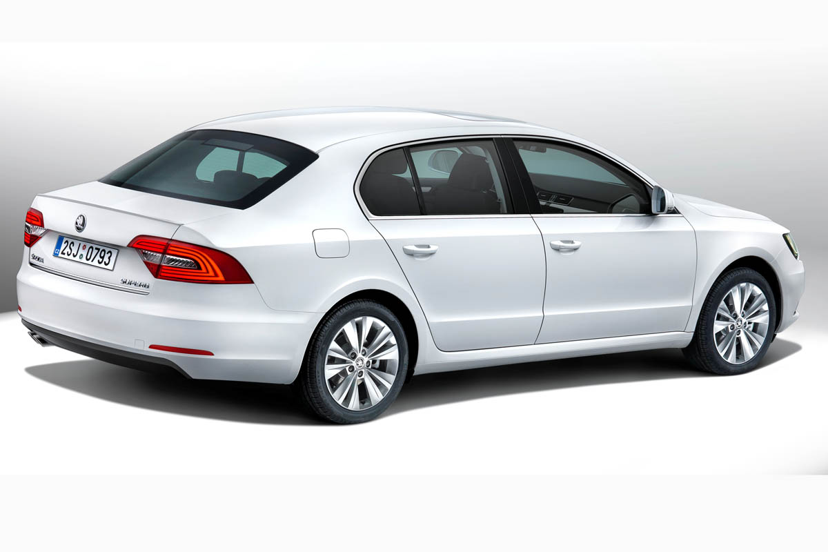 2014 Skoda Superb saloon white