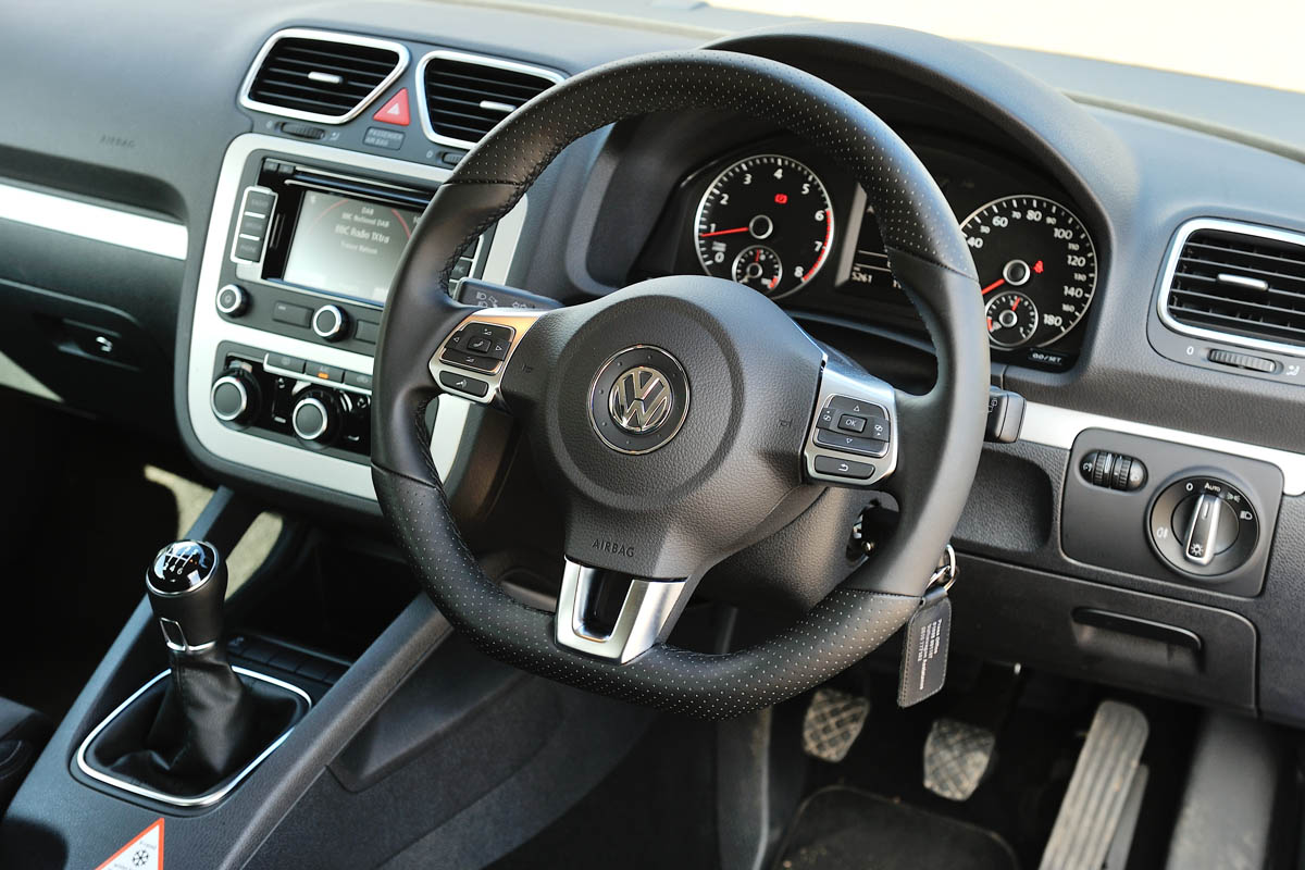 VW Scirocco 1.4 TSI 160 interior dashboard