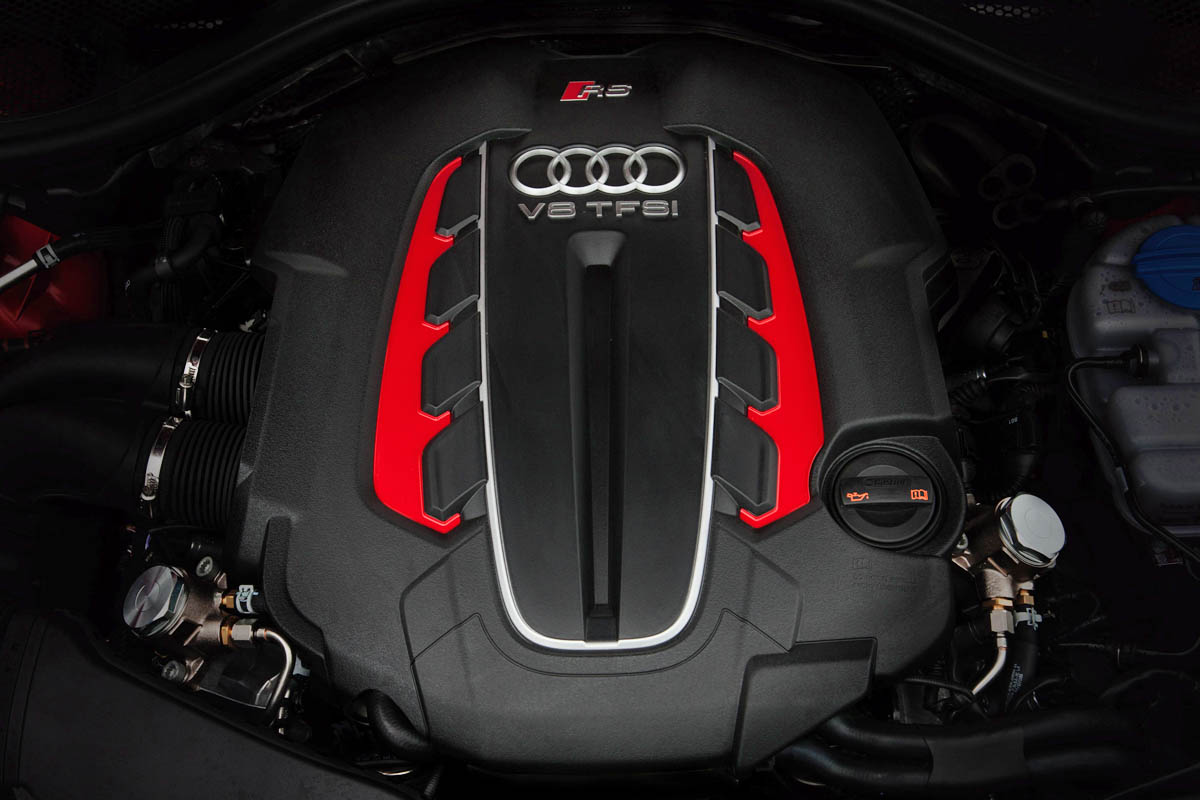 2013 Audi RS6 Avant twin-turbo V8 engine