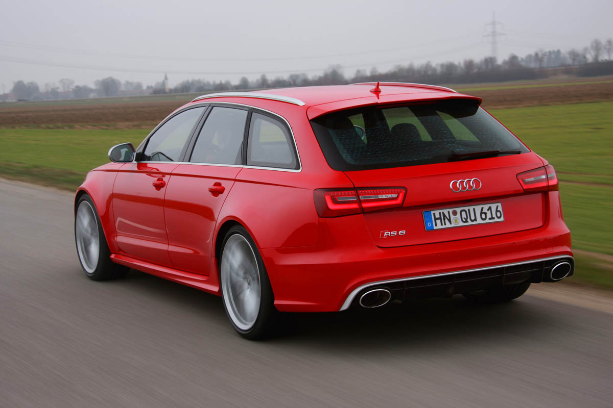 2013 Audi RS6 Avant red rear view