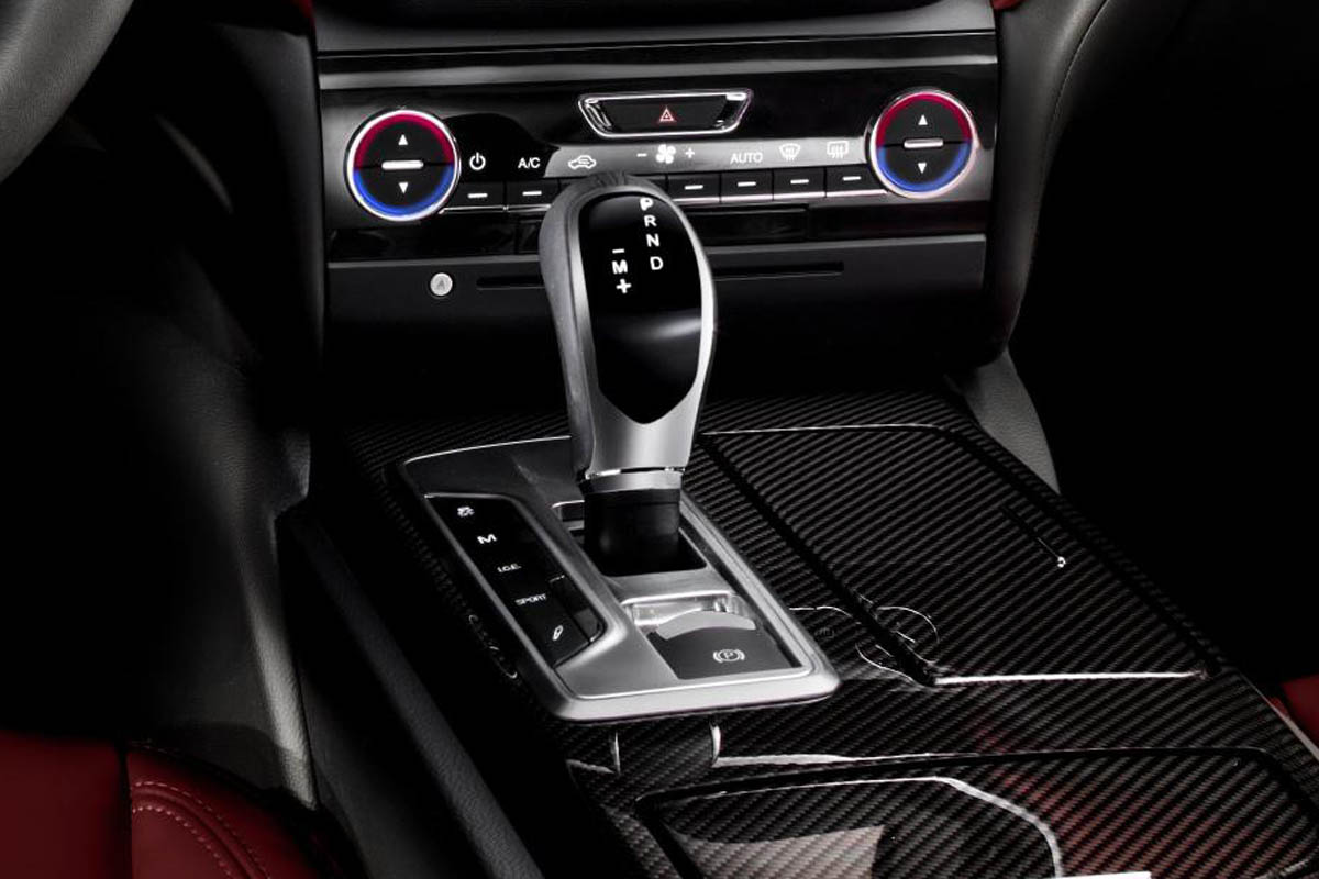 New Maserati Ghibli gearstick gear selector