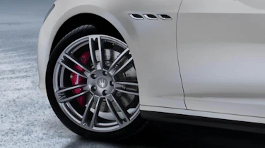 New Maserati Ghibli alloy wheel front vents