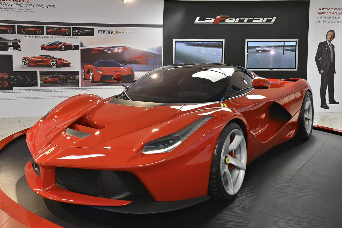 Fernando Alonso drives LaFerrari: video