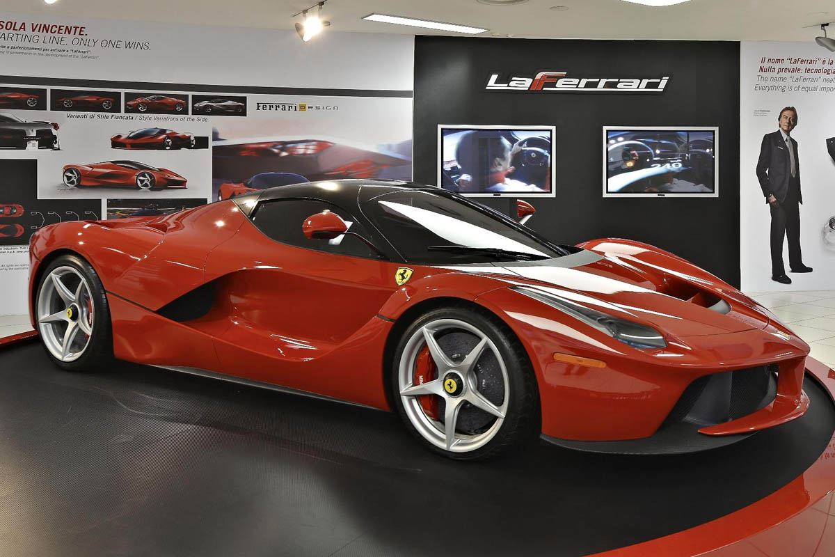 Fernando Alonso drives LaFerrari: video