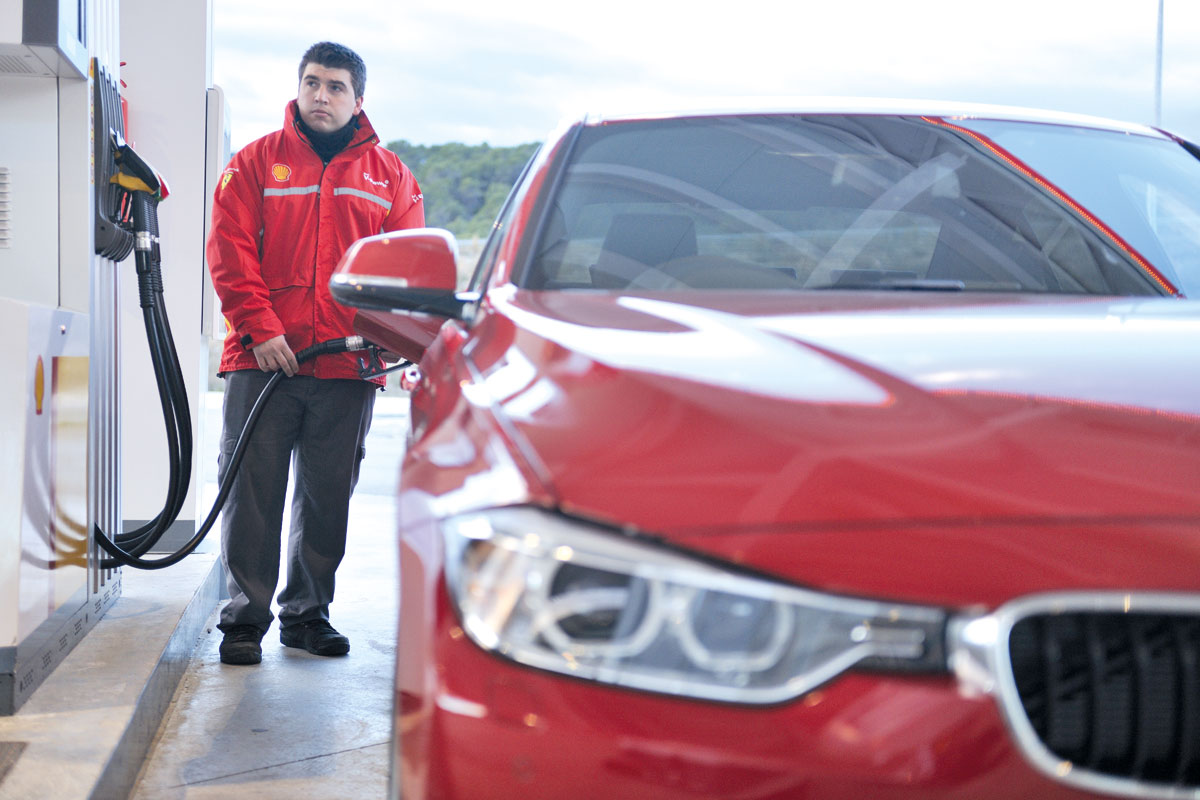 BMW 320d fuel fill up