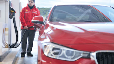 BMW 320d fuel fill up